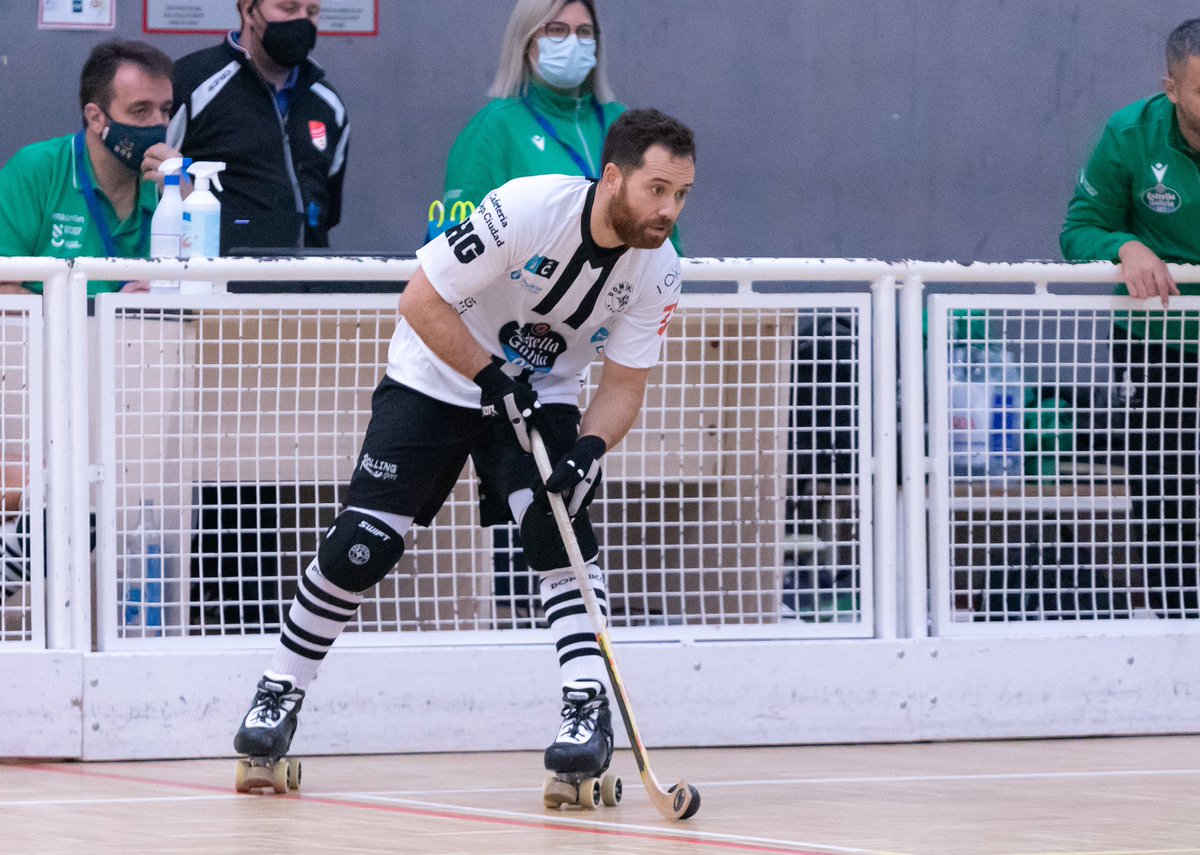 Deportes|| 
El <a href="/CDominicos/">Club A.A. Dominicos</a> se trajo un valioso de su visita al <a href="/shummassanet/">SHUM Frit Ravich</a> , uno de los favoritos al ascenso.

📸 <a href="/manu_boutureira/">Manu Boutureira 🏑 📸</a>