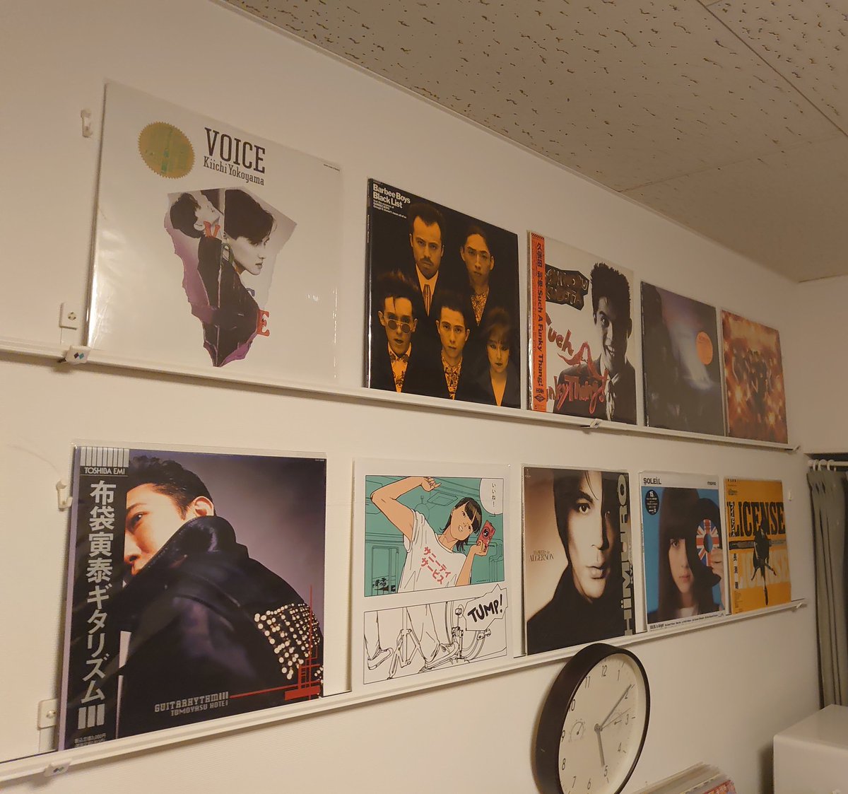 スカ柳or Lo オア ロー 半日レコードの整理で終わってしまった 壁のディスプレイのレコードを入れ替えして気分一新 以前はサザンで統一してたけど昨日入手したものも含めて並べ直しました 横山輝一 Barbeeboys 久保田利伸 Echoes