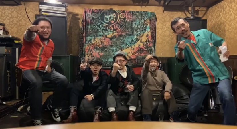 RAISEAFLAG1's tweet image. 【 WALL MOON TV出演 】

ライブハウス 初台WALL &amp;amp; 中野MOONSTEPのYouTubeチャンネル『WALL MOON TV』に出演しました！（竹村は欠席）

youtu.be/44cGwmGMKBs

★10.27（火）21:00 市川うららFM『INDIES NIGHT』にNAOKI氏 &amp;amp; JEEP氏ゲスト出演
☆11.21（土）初台WALL RAISE A FLAGライブ出演