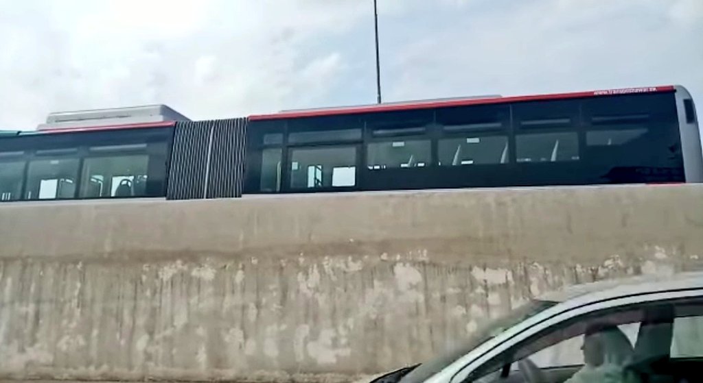 MBilalMuhdzai's tweet photo. The BRT bus could not even cover a day starting after 38 days of rest.
#SupportPDM
#PDMQuettaJalsa https://t.co/YDk03Ex4NK