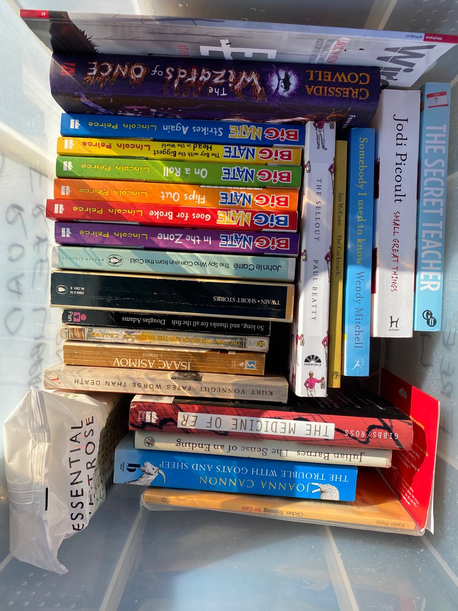w72pnfreelib's tweet photo. something for everyone; Books for adults, books for kids, clicker training for cats, fiction, nonfiction, wipes to clean books https://t.co/a8y1mhlSPf