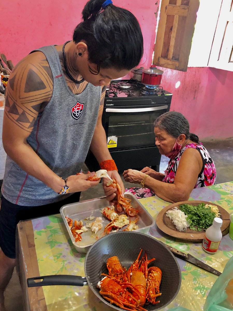 Tukumã é um jovem do povo Pataxó, estudante de Gastronomia na UFBA e comunicador indígena. Hoje ele fala pra vocês um pouco da sua ancestralidade, apresentando aqui o Catado de Ouriço, uma iguaria da culinária Pataxó. @OfficialTukumaSigam o fio! 