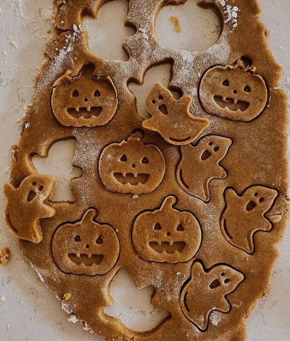 cohorted's tweet photo. Sunday's are for baking Halloween treats #CoHaunted 🎃🍪 https://t.co/iIY0tCTfqG