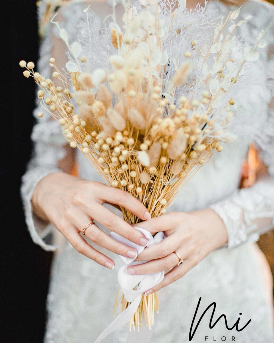 miflortr's tweet photo. Şoklanmış çiçekler ile hazırladığımız farklı tasarım gelin Buketi 🍃#brideflower #bride #florist https://t.co/pxrtgpjOyg