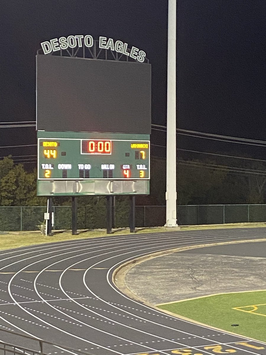 Michelle3Peace_'s tweet photo. His turn...Letโs run this back for another round! The middle one is coming๐ช๐พ๐๐พ #breezytre #round2 #NEXT #olineman #classof2024 #faithfamilyfootball #54mom #Brigham @FootballDesoto @lbizzie56 @XavierNewman55 @Keyvien3 https://t.co/hA9Kv5I8KY