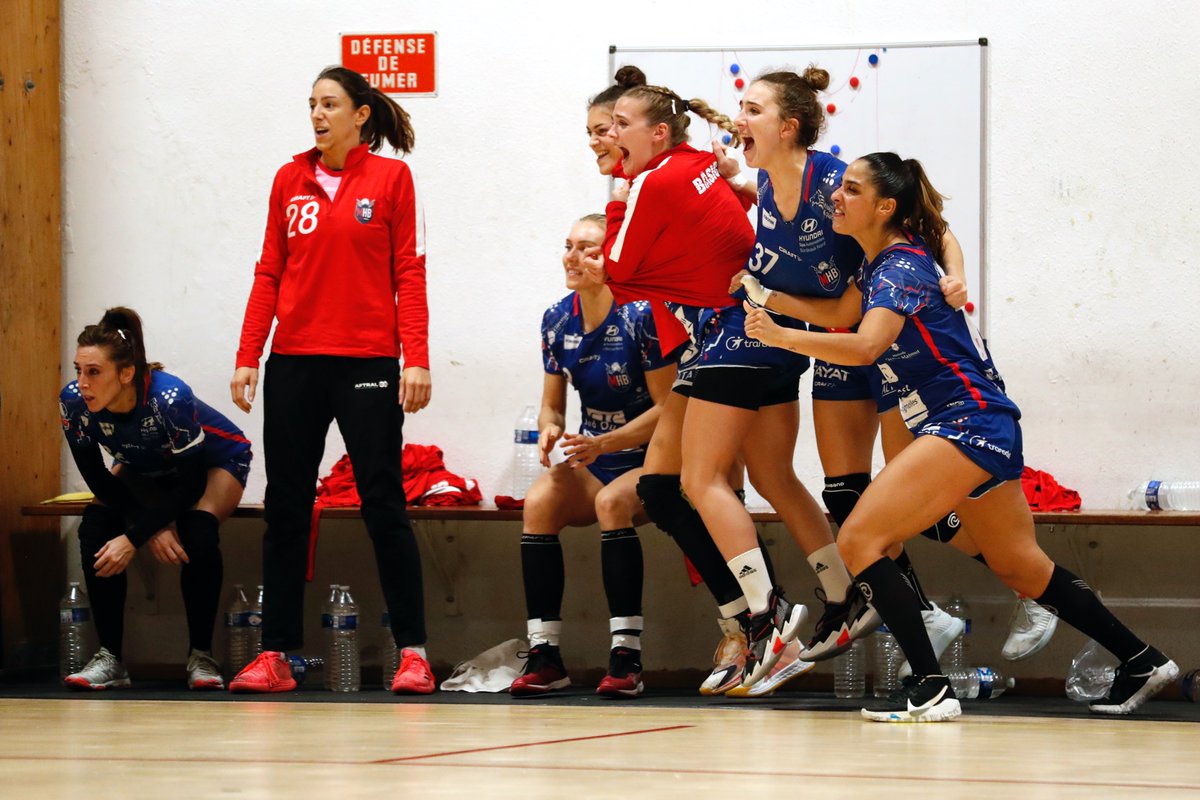 LFH_Officiel's tweet photo. 📸 𝗟𝗮 𝗷𝗼𝗶𝗲 des joueuses du @MHB33 après leur succès face à l'@ogcnicehb 😁

© @spillaud https://t.co/OMdKw7bwpH