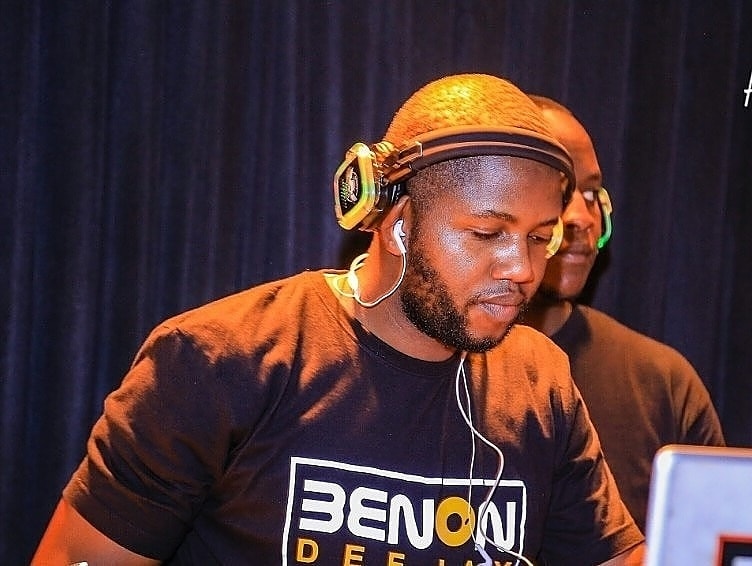 97fmRadiocity's tweet photo. #Thetimetunnel with @benon_dj playing great oldies music from 12pm-8pm this sunday
@97fmRadiocity 
#oldiesmusic https://t.co/Tc362cH9ue