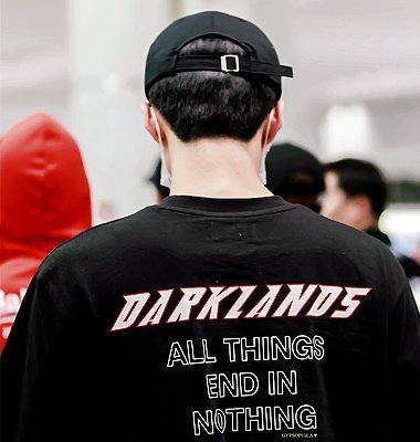 SEHUNL00K's tweet photo. sehun’s shoulders https://t.co/ncl1IAg9or