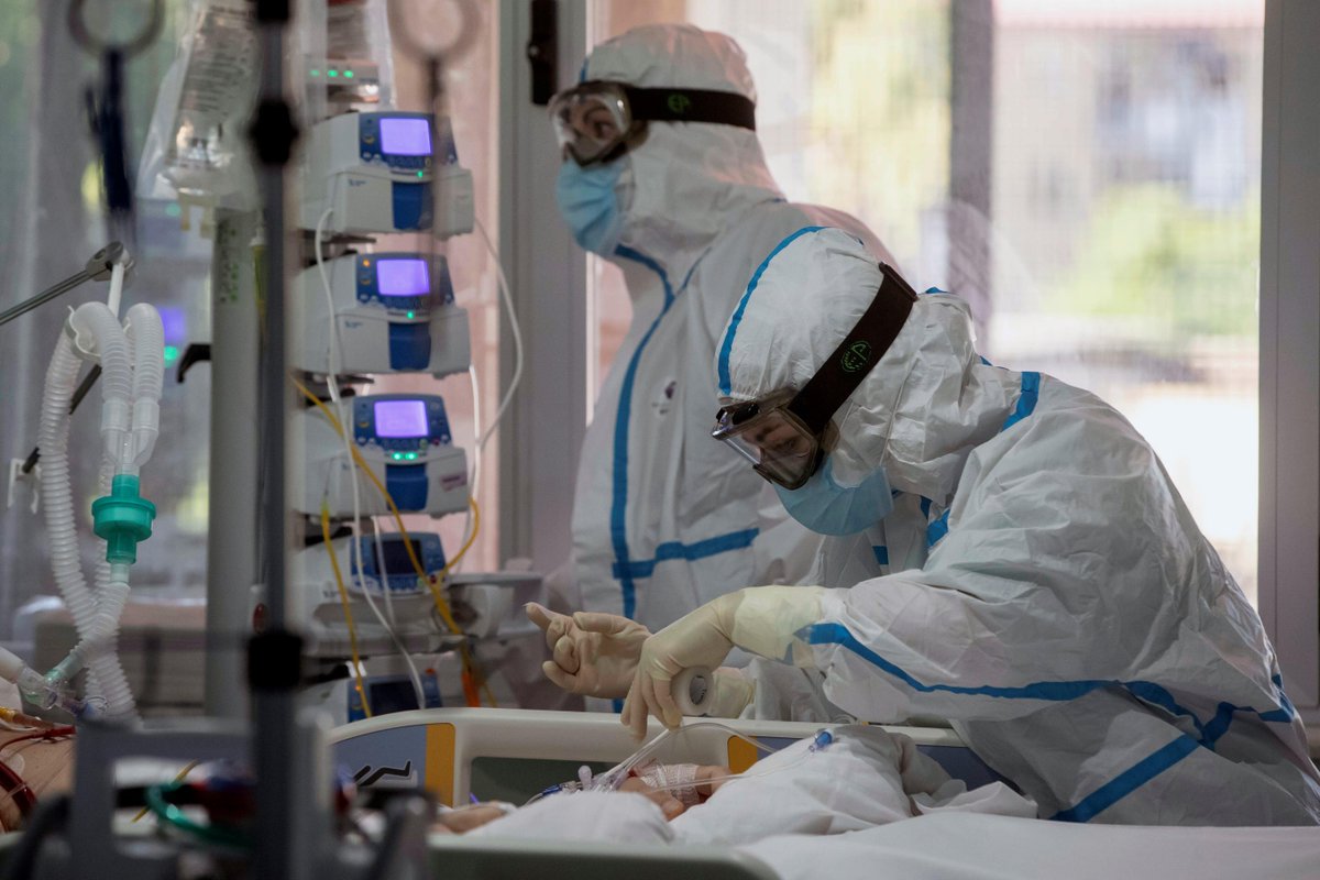 🏥 Quina és la situació als principals hospitals de Barcelona?

▶️ En parlem amb el cap de Malalties infeccioses de l’<a href="/hospitaldelmar/">Hospital del Mar</a>, <a href="/jhorcajada/">Juan Pablo Horcajada</a>, la subdirectora assistencial de la <a href="/vallhebron/">Vall d'Hebron</a> Rocío Cebrián, i el cap de Malalties Infeccioses de l'<a href="/hospitalclinic/">Hospital Clínic</a>, Àlex Soriano