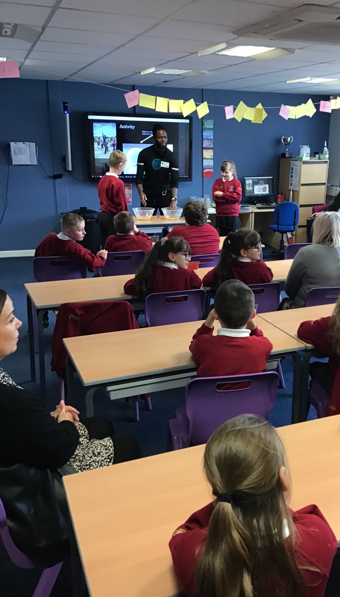 ChangingOutloo1's tweet photo. Educating the year 5’s on racism 📚
@WestViewPrimary 

The topic of the workshop was ...

‘We are all the same’ 👨🏼👦🏽🧑🏻

Equality is important 🙏🏽

Great engagement and attitude 

#changingoutlooksinschool https://t.co/04Tf4GD3SV