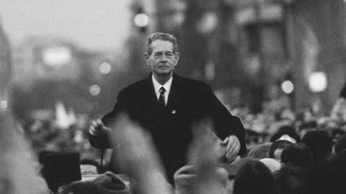 romaniaineu's tweet photo. 99 years ago, #OnThisDay, the last king of Romania was born. King Michael is a symbol of dignity, nobility of spirit &amp; a reference point for his people, the destiny of which he tragically shared. The unforgettable King’s Speech before Ro Parliam. (in ro)👉 https://t.co/pDjQgGA6ye https://t.co/lUes2woWWq