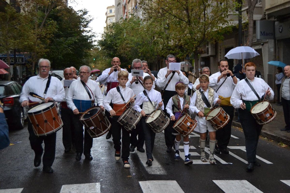 fallajcb's tweet photo. 🥁🎶 Aproximados a estas fechas, como un acto ya muy esperado de nuestra comisión, se celebraría la #TrobadaDolçainersJoanBlasco.
¡La música volverá a sonar en Joaquín Costa - Burriana! 🎶🔥
#Tornarem #FallaJCB #Falles21 https://t.co/tjQb4GbFK5