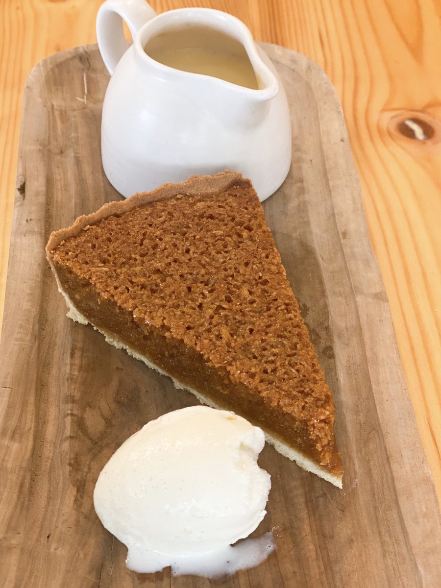 Ice cream and custard? 

No judgement here at #blackshawskitchen you’re in a safe space 🤤😉

#blackshawskitchen #dessert #sundayroast