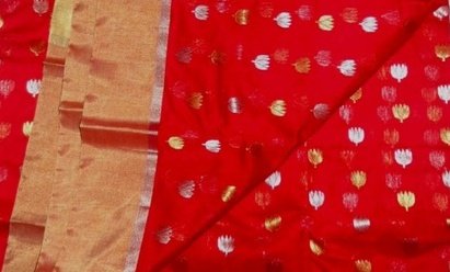 indiainmedan's tweet image. #ExploreIndia Chanderi Sari is the handloom icon of #Madhyapradesh & among the finest traditional weaves of India. Produced from a mix of cotton & silk with unique motifs & designs. @MPTourism @ICCR_Delhi #VoteforLocal #Indianhandloom