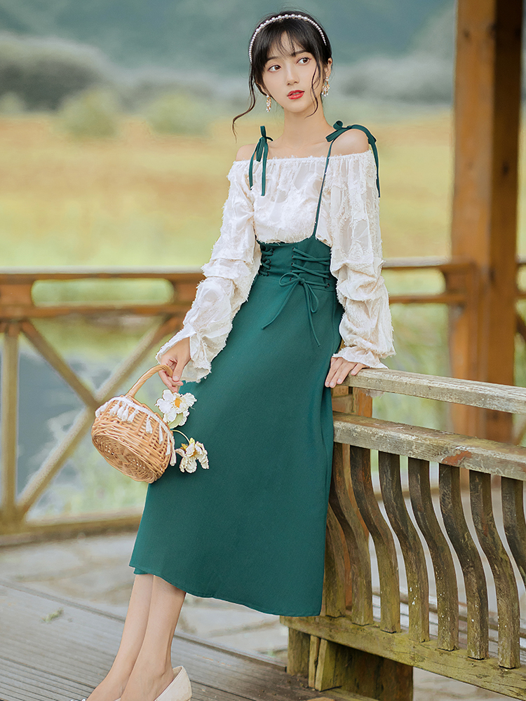 Best Quality Series 2pcs set elegant bandage skirt with gorgeous lantern sleeve blouses holiday party fashion 8328
facebook.com/commerce/produ…