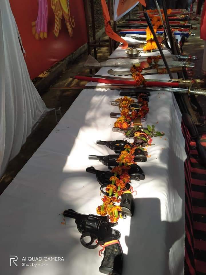 NikhiltripathiR's tweet photo. #महादेव
         विजयदशमी के पावन पर्व पर विश्व हिन्दू परिषद , बजरंग दल काशी महानगर मे��� शास्त्र पूजन का कार्यक्रम आयोजित किया गया॥ https://t.co/QTdBeWHJmH
