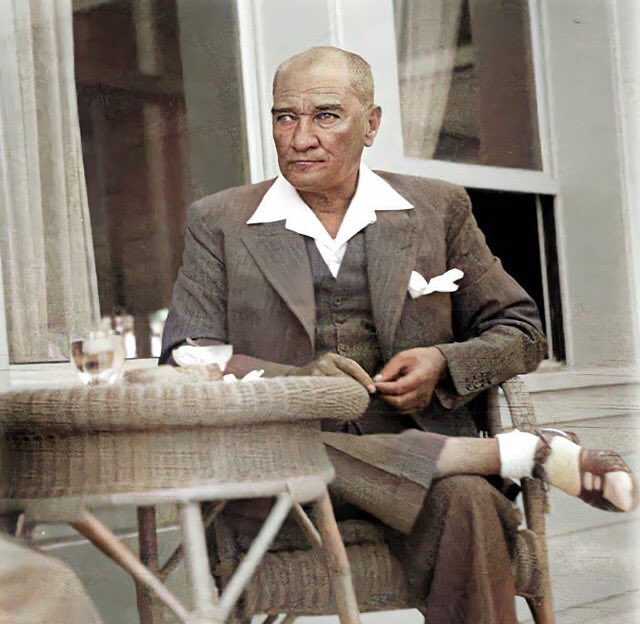 #Ataturk #MustafaKemalAtaturk #Turkiye #Demokrasi #CumhuriyetBizeEmanet Gelmis Gecmis En Buyuk Stratejist, Bas Komutan, Devlet Adami, Ulu Önder ve Örnek Insan. Halen Yerini Kimse Dolduramadi. Seni Cok Seviyoruz.