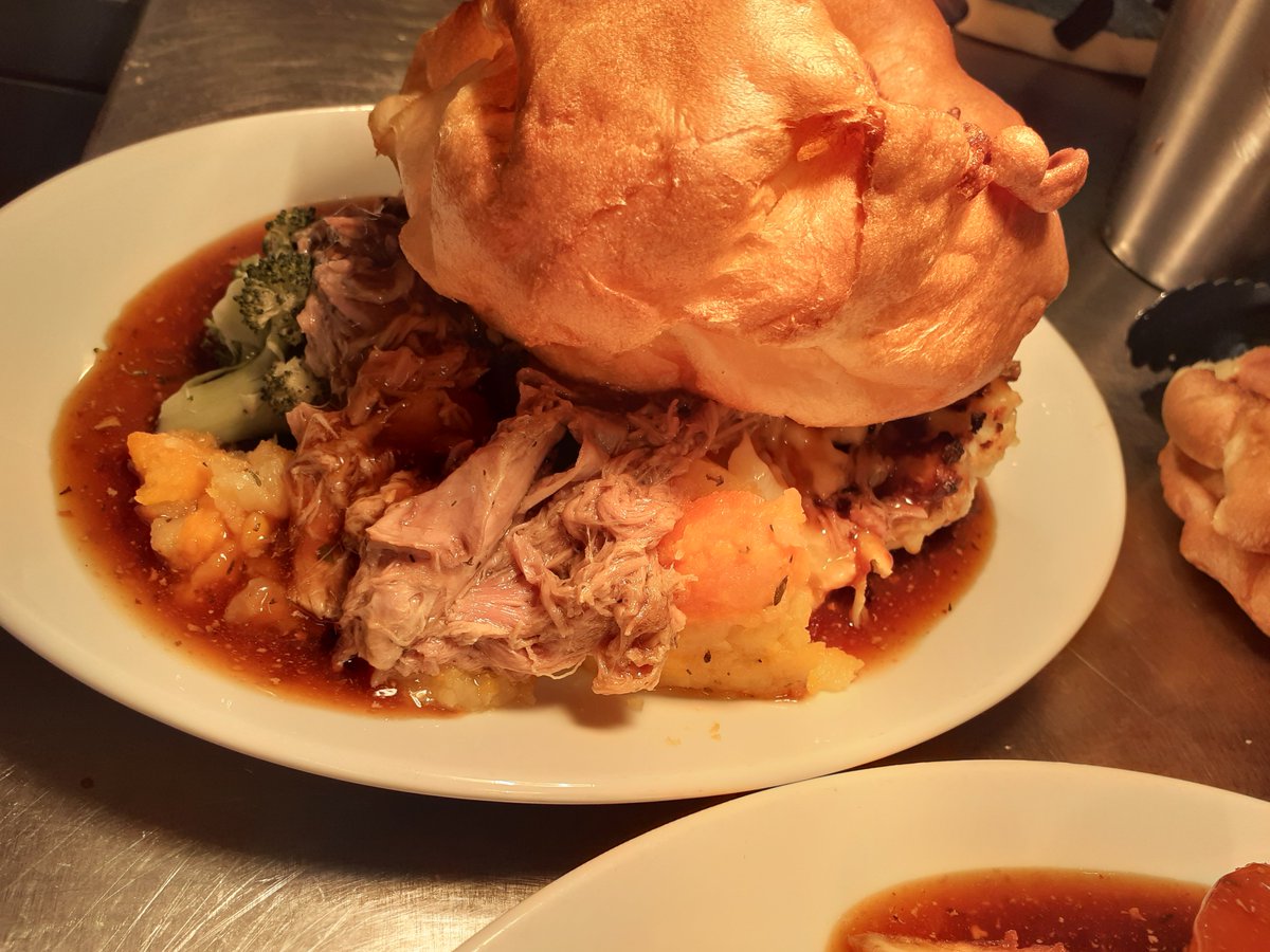 twicebrewedinn's tweet photo. Join us for a Sunday lunch with all the trimmings here at the Twice Brewed today - give us a call on 01434 344534 to book your table! ☎️🍖🥕🥦 https://t.co/ScR82S0JAQ