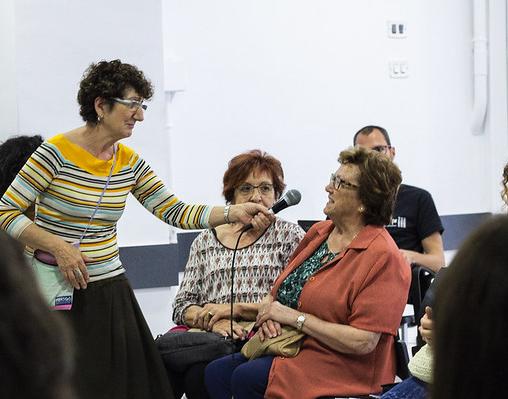 ComunitariesBCN's tweet photo. ❓Treballes, dinamitzes o participes a un #equipament? 

Et pot interessar la 'Guia d’autoavaluació de la mirada comunitària dels equipaments', un recull d'eines per incorporar o millorar accions i projectes #comunitaris. 

Descarrega-la aquí  ▶️ https://t.co/OtlPCoD3gB https://t.co/7S3kz8La3p