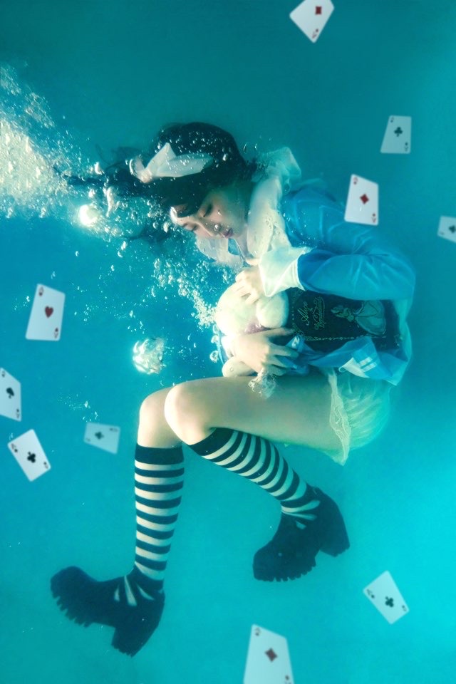 bad_dobi's tweet photo. 💙Alice in Wonderland💙

정말 예전에 펜션에서 첫 수중촬영
진짜 못했었어서 늘 마음에 남는 사진

P. 고생한 @ScherzandoA https://t.co/aNABa4Cbb4