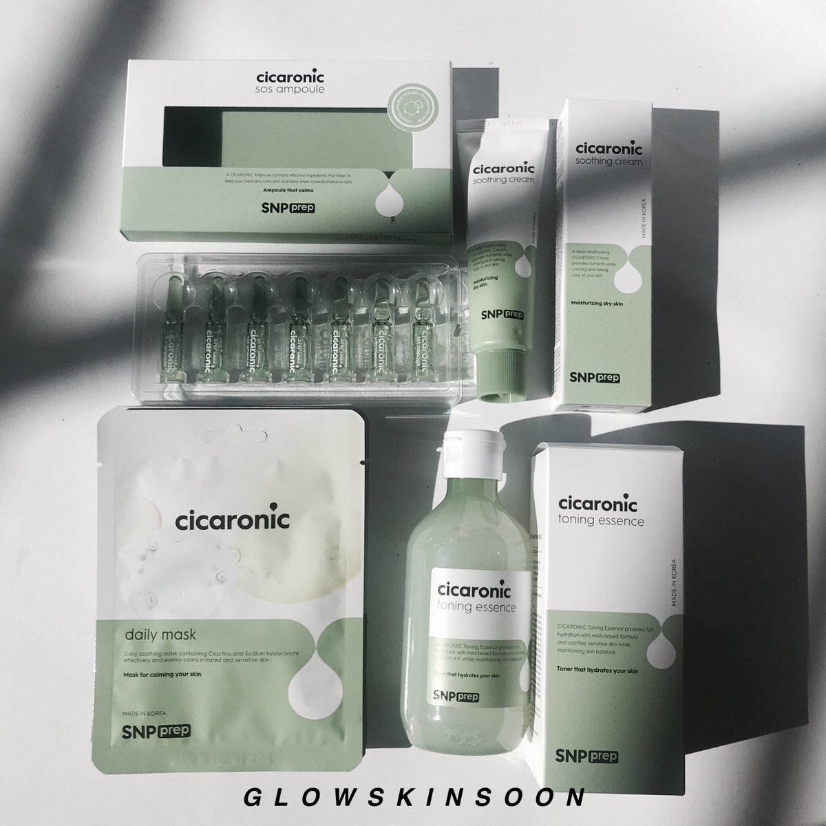 glowskinsoon's tweet photo. 🍃 SNP CICARONIC LINE HONEST REVIEW🍃
✨ lemme bring this green and super fresh skincare ✨
❗️yg sedang mencari produk untuk kulit bermasalah, sensitif, kemerahan, rewel, hope you can find a new insight here
❗️
#snp #snpindonesia #snpprep #cicaronic #calmingyourskin https://t.co/Ph9NenwClX