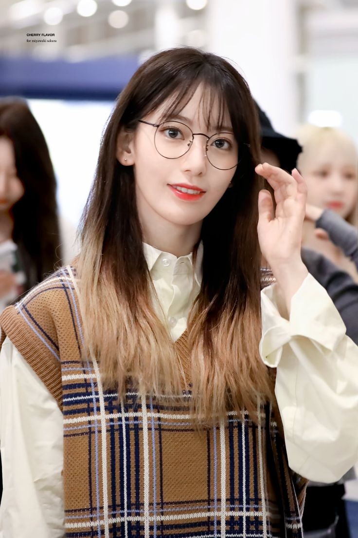 iceone_twt's tweet photo. ㅤㅤ
ㅤㅤ
[ ICE*ONE UPDATE ]

#251020 

Freezing your day!

Today ICE*ONE's Evelyn spotted at VIOLET Parfume Building (@Fiolettperfume) to attend Vio Grand Opening! Good luck and see you soon 💖
ㅤㅤ
ㅤㅤ https://t.co/xrG0i1P86l