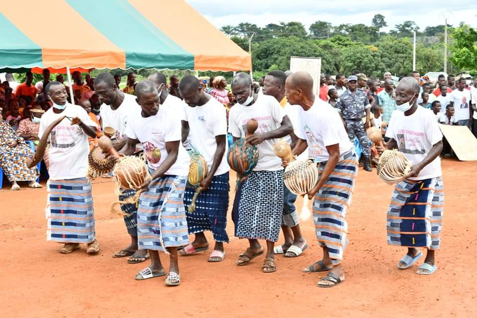 ActionsHambak's tweet photo. En présence des responsables locaux du Parti, Brice Kouassi a salué le bilan positif du Président Alassane Ouattara à la tête de la Côte d'Ivoire et invité les populations à lui accorder une victoire éclatante au soir du samedi 31 octobre 2020. https://t.co/2Bid8pMgcd