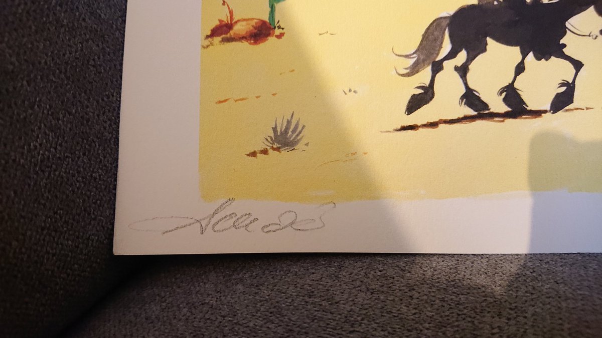 Dude85_'s tweet photo. Surprise du week-end !
Ma femme a passée 3h sous la pluie à faire la queue devant @librairiebulle pour obtenir une dédicace de ACHDE du dernier #luckyluke 🥰
Avec en cadeau un dessin original réalisé spécialement pour l'événement
#ACHDE #uncowboydanslecoton #Poorlonesomecowboy https://t.co/20gcEp9Ief