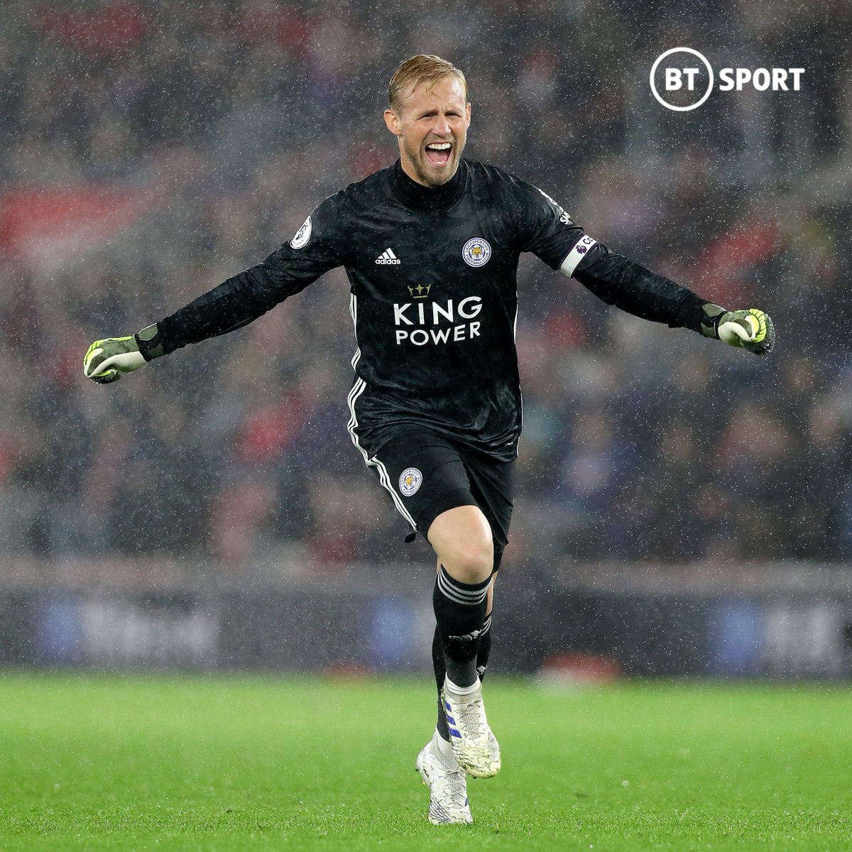 footballontnt's tweet photo. One year on since the Premier League's biggest away win was recorded: 

😇 0️⃣-9️⃣ 🦊

Sorry Southampton fans...🙈 https://t.co/gc6nsofpO6