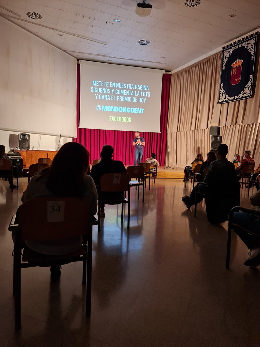 PtoLumbreras's tweet photo. 🎭 70 asistentes disfrutaron anoche del show de monólogos #Murcianos2, con #JaviChou, @Kalderas_ , @jaimecomedia y @RubenSerranoCom en el Centro Cívico.
Con todos los protocolos #COVID19 y recogida de donativos para bienestar animal (plataforma #AyudameAAyudarlos).
#CulturaSegura https://t.co/UlS46DSknH