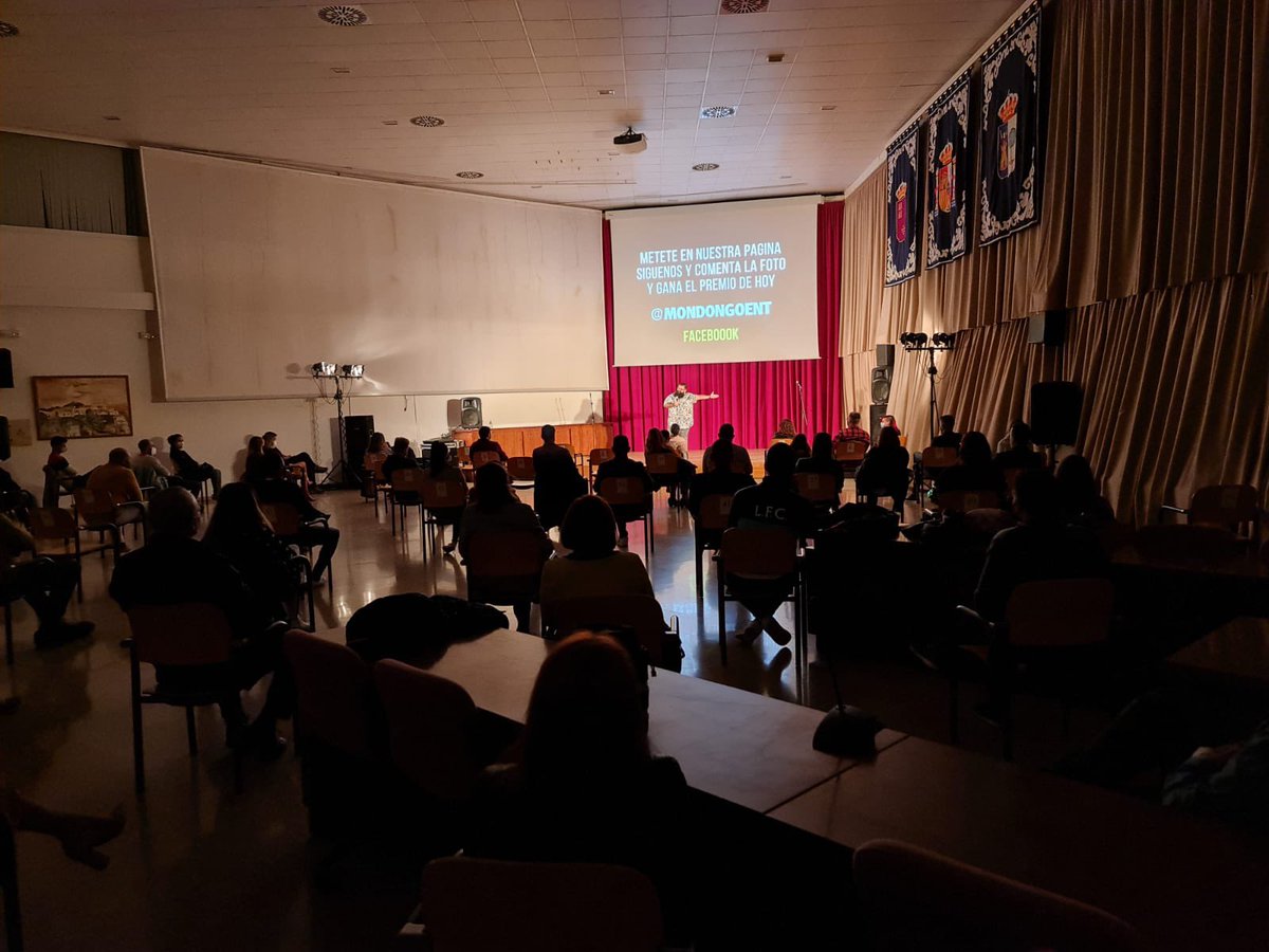 PtoLumbreras's tweet photo. 🎭 70 asistentes disfrutaron anoche del show de monólogos #Murcianos2, con #JaviChou, @Kalderas_ , @jaimecomedia y @RubenSerranoCom en el Centro Cívico.
Con todos los protocolos #COVID19 y recogida de donativos para bienestar animal (plataforma #AyudameAAyudarlos).
#CulturaSegura https://t.co/UlS46DSknH