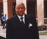 Cyprien Rwakabuba a été tour a tour ministre, sénateur et membre du bureau politique du MPR de Mobutu. Né en 1934 débuta sa carrière politique en militant dans le CEREA qui avec le MLC/Lumumba emporta les élections en 1960. Il deviendra ministre de l'Education pour le sud Kivu