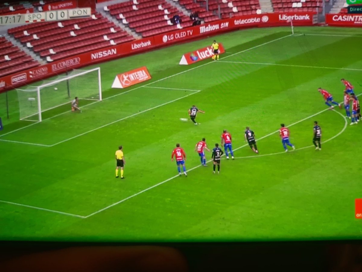 elopi23's tweet photo. No sabía que se podía estar dentro del circulo del área cuando se tira el penalti 🤷🏻‍♂️
Debe ser legal porque Kaxe marca justo después de rechace.
El VAR no tiene nada que decir a esto.
Ye lo que hay. https://t.co/EUqQbCaPXE