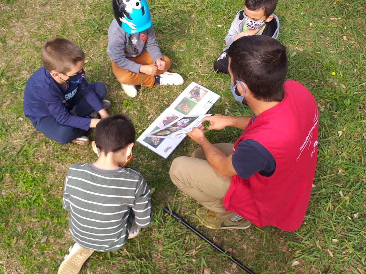 Avui a <a href="/JUGInfanta/">Jugatecambiental parc del Canal de la Infanta</a> ens ho hem passat així de bé amb l'activitat el jardí de les papallones!

Us esperem el cap de setmana vinent, també a l'espai de joc... animeu-vos a acomiadar la temporada!!

@Fundesplai_ea <a href="/JugatecaAMB/">Jugatecambiental AMB</a> @QFerACornella