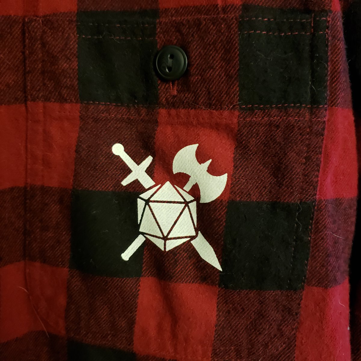 teethlikeswords's tweet photo. We did our first round of custom one-off items. Perfect for the cold weather for all your dice rollers! #dungeonsanddragons #roll20 #d20 #nerd #partydynamics https://t.co/eqOx27iHnO