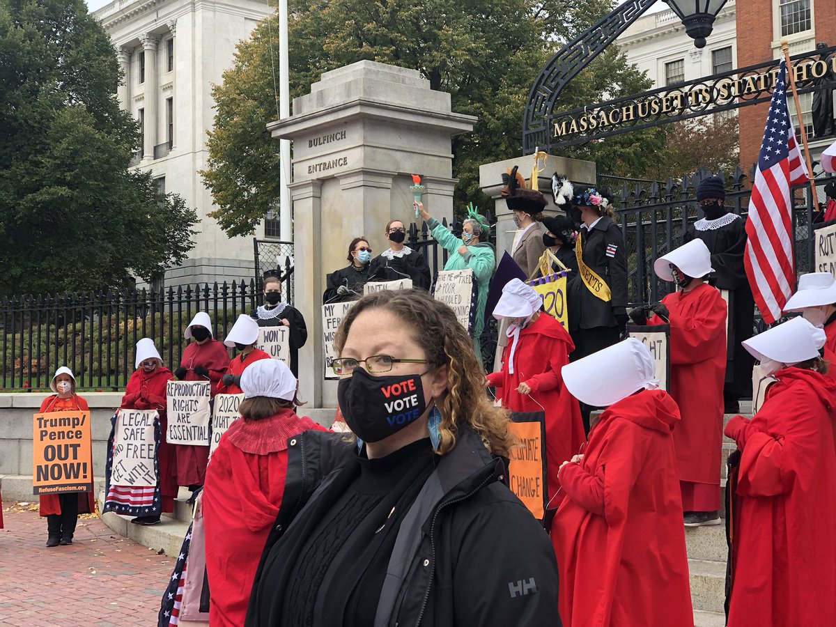 Becca_Rausch's tweet photo. Our reproductive freedom is on the line, and we can’t afford to sit on the sidelines. Proud to join the @bostonredcloaks and @TamiGouveiaMA at this morning’s #RedCloakProtest. It’s past time to pass the #ROEAct #RuthSentUs https://t.co/KAcQzRgzo9