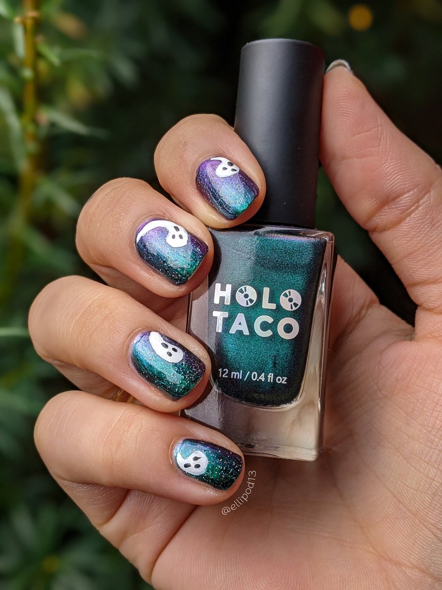 ellipod13's tweet photo. I've been seeing a lot of these ghost manicures lately so I thought I'd try it out for the #holotacoholoween2020 challenge ๐ป #holotaco #multichromes #spoopyseason https://t.co/3qF2Iqqqq3
