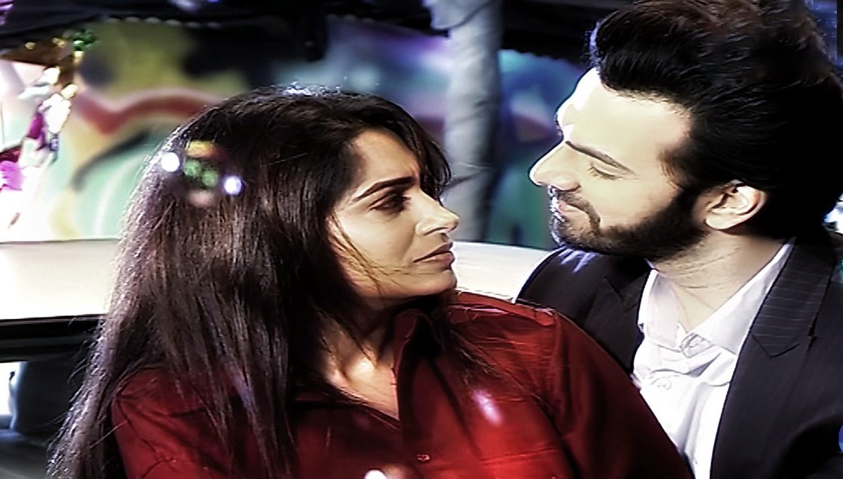 Their company is something that makes comfort to each other..  #KahaanHumKahaanTum   #Ronakshi