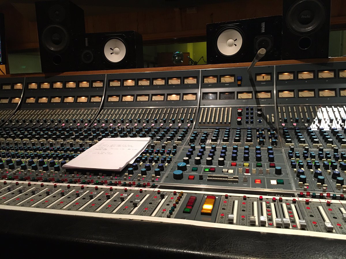 angelaplaysgtr's tweet photo. A few more photos when we were at @sunsetsound this week! Video coming soon... #guitarist #guitarplayer #musician #sunsetsound #hollywood #losangeles #indie #stratocaster #strat #pedalboard @Fender @Fishman_Music @DaddarioandCo @TedRexus https://t.co/sRHgY9hhE7