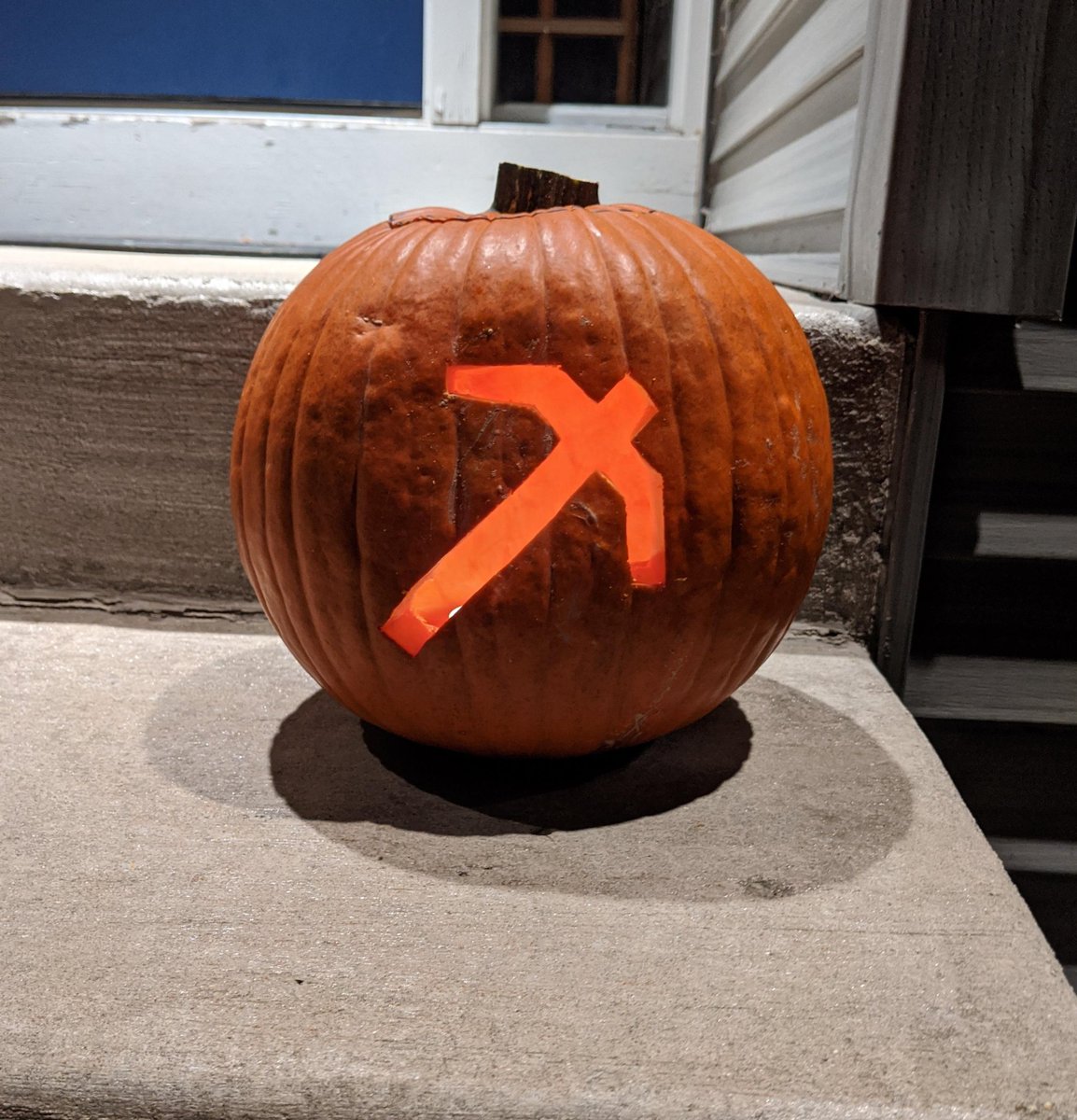 @JoinDeepRock i carved a mining expedition pumpkin :) https://t.co/qgsYGDzTAc
