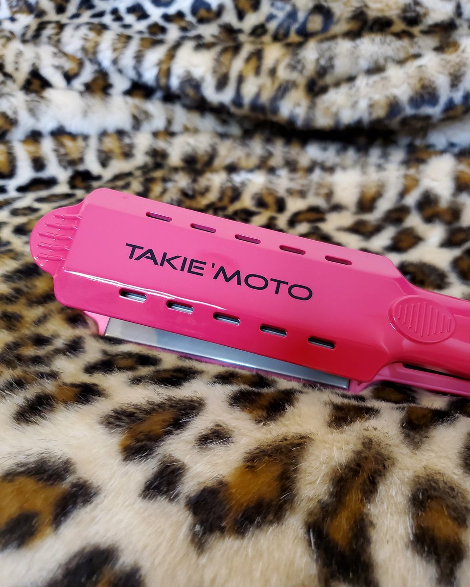 TAKIEMOTO's tweet photo. Style on! ⚡
#hair #hairstyle #flatiron #stylingtools #silkpress #newhair #takiemoto #Pink #hairchallenge #beauty #style #HairTwitter #curlingiron #naturalhair #wigs #allhairtypes #hairoftheday #haircare #dopehair #hairgoals #hairgasm #look #newlook https://t.co/Z585qdlSKM