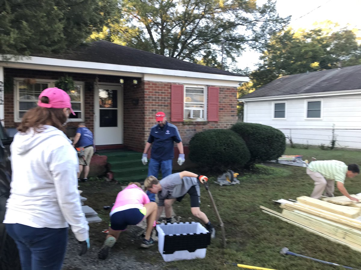 Ellen Robertson tweet media