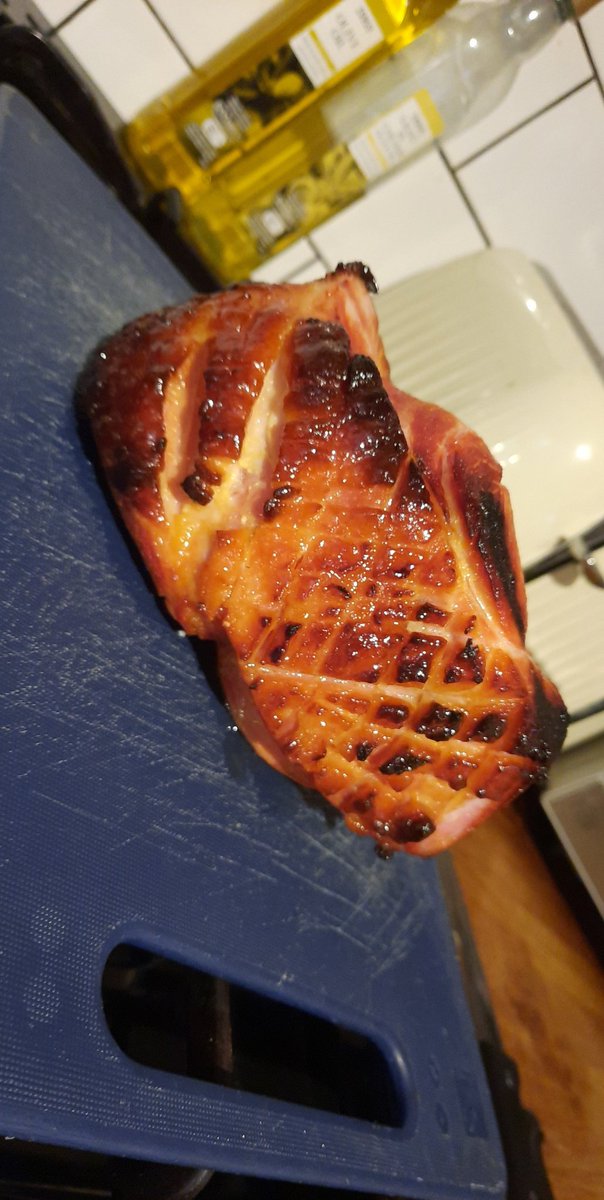 gemmakatedavis's tweet photo. Usually we have Sunday dinner anywhere but ours as im not the best cook but lockdown is proving that im getting soooo much better! Honey and mustard glaze gammon 😋🤤 #SundayRoast #teaonthetable https://t.co/DQHBCGhSEs