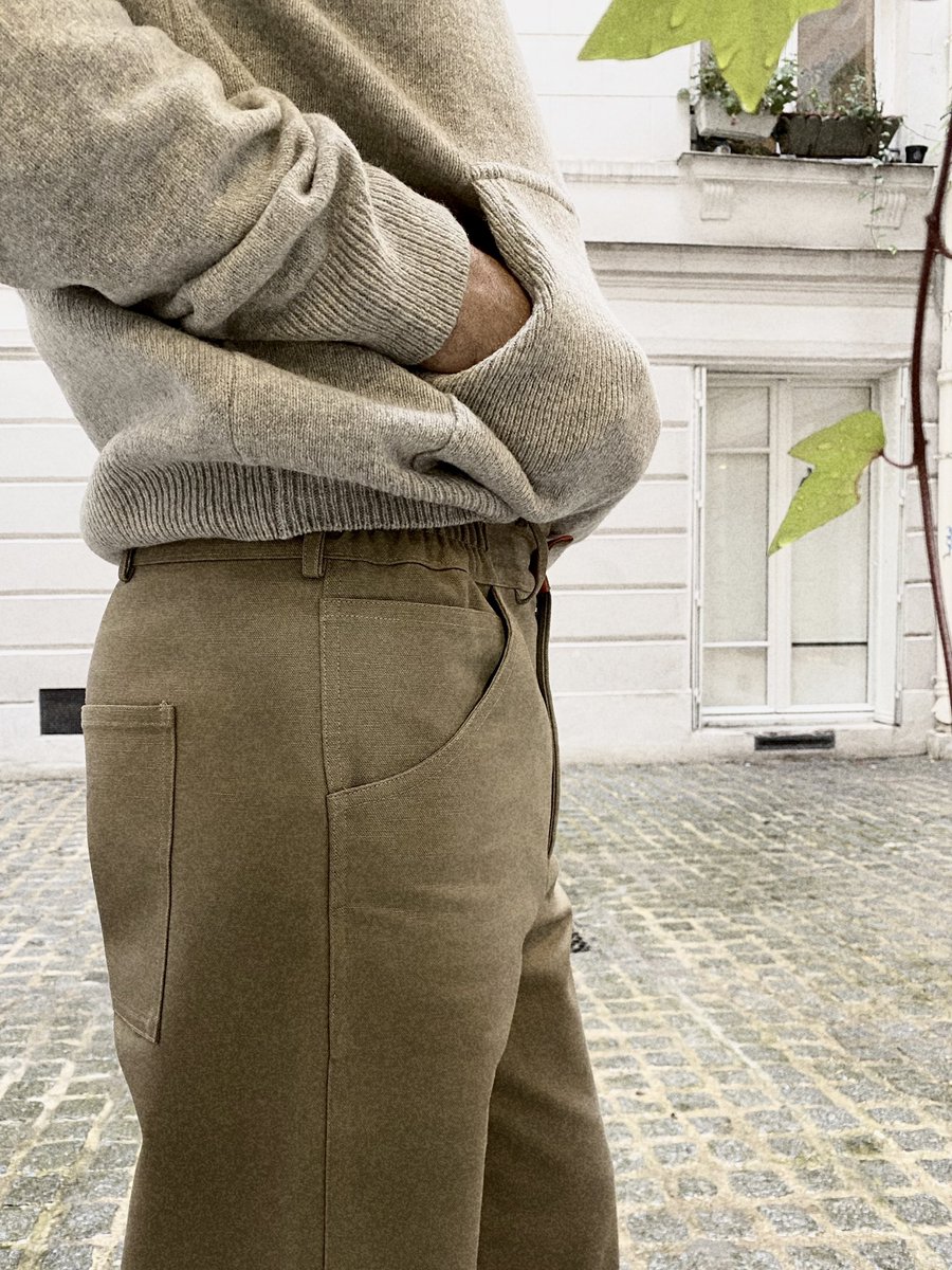 •une toile épaisse pour un slack pants 
•une maille solide pour un hoodie
•un look de fabrication 100% française 
•des pièces que l’on peut trouver à un seul endroit en France et dans le monde📍PARIS MARAIS - Chez nous LVP
#serieslimitees
#lemaraisparis 
#madeinfrance