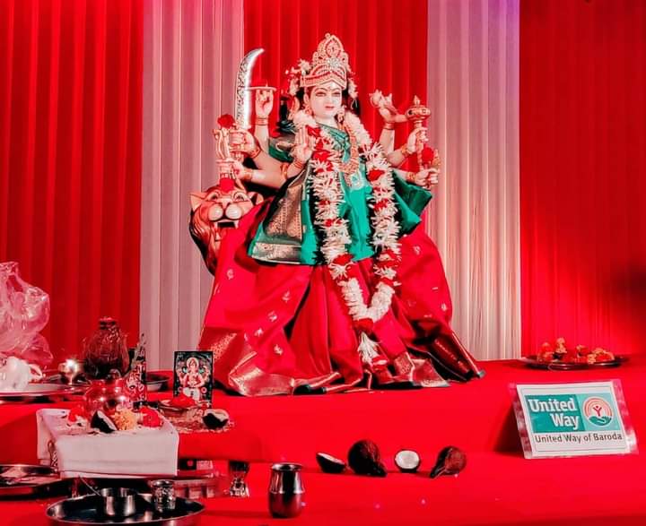 vsanskarinagari's tweet photo. On the occasion of Vijayadashami, Mataji's Aarti was performed by Atul Purohit and team @uwaybaroda
#vadodara #baroda #uway
#gujarat #વડોદરા #ગુજરાત #dabhoi https://t.co/j2H0BUFAcL