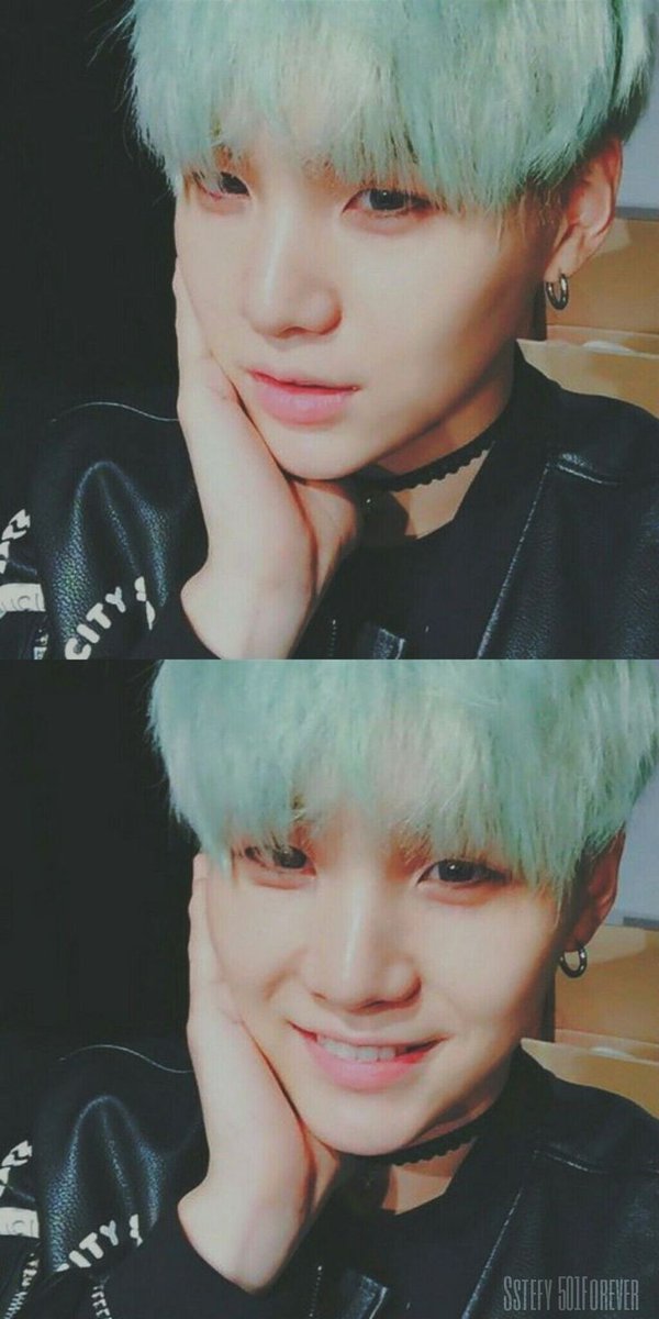 Yoongi with mint hair a thread;