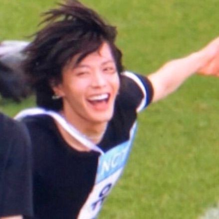 yuta smiling[an already done but still necessary thread]