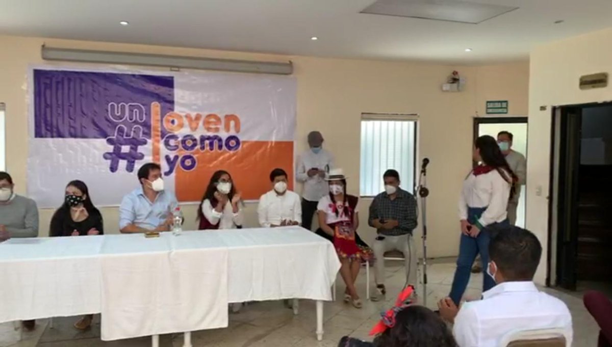 unjovencomoyo's tweet photo. Hoy estuvimos con nuestro futuro presidente @ecuarauz #unjovencomoyo en Cuenca discutiendo temas importantes para el desarollo de lxs jovenes del Ecuador. @LeninRojas11 @MashiRafael @rabascallcarlos https://t.co/gy5zAJsgiu