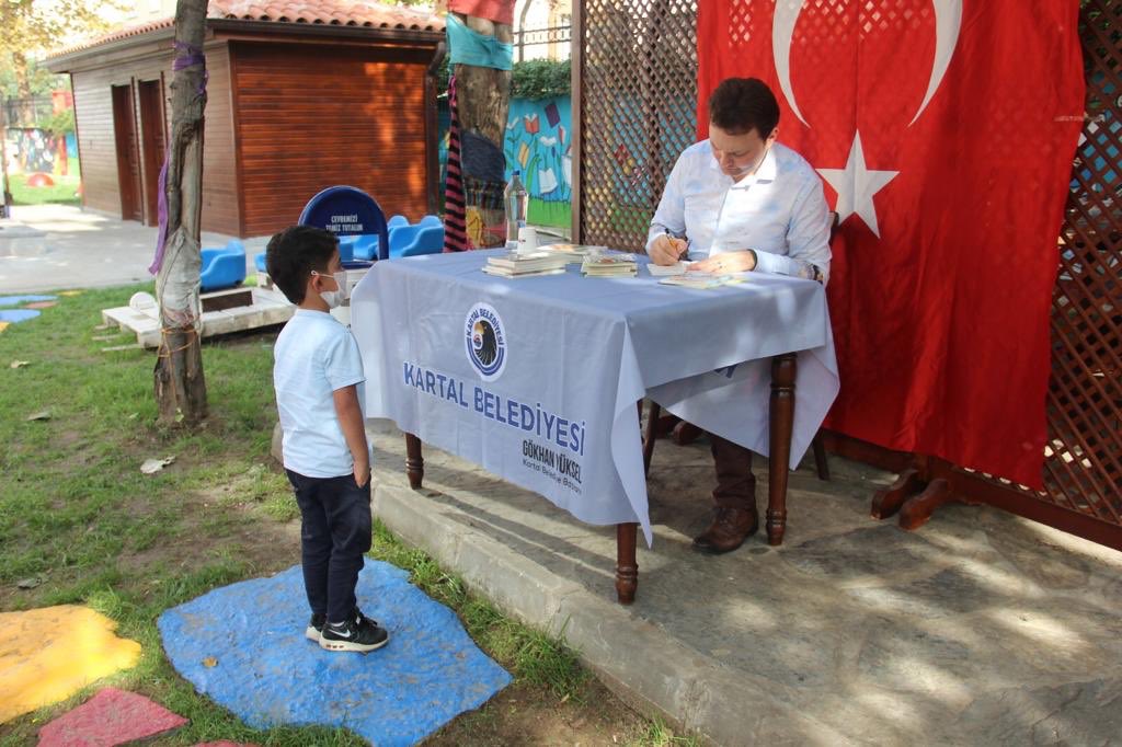 Kim Bu Kitabi Okumak Ister Omur Kurt Un Hurriyet Cocuk Kulubu Facebook