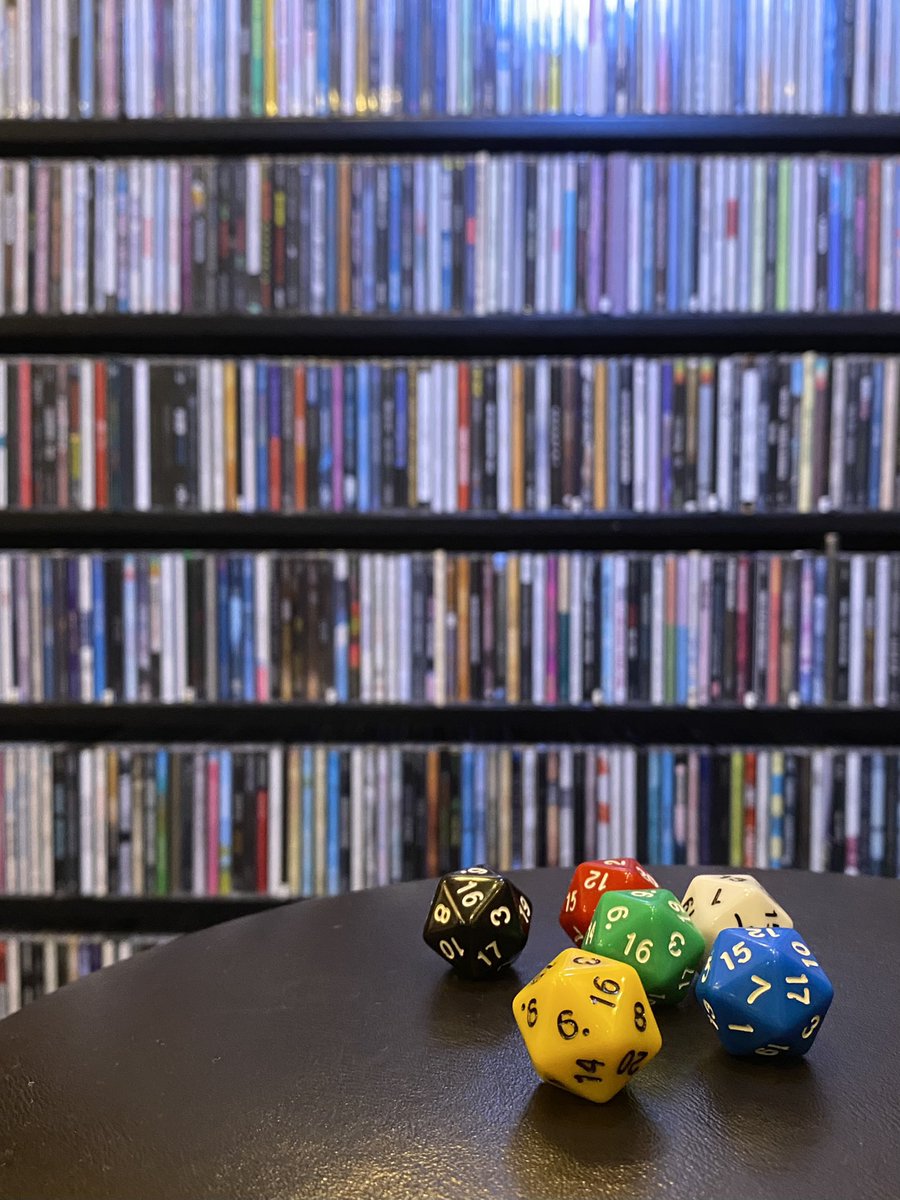 markpg101's tweet photo. Just roll the 🎲🎲🎲 for the next 💿 🎶 #cdrack #cddisplay #cdwall #dice https://t.co/oWPO4MiPZx